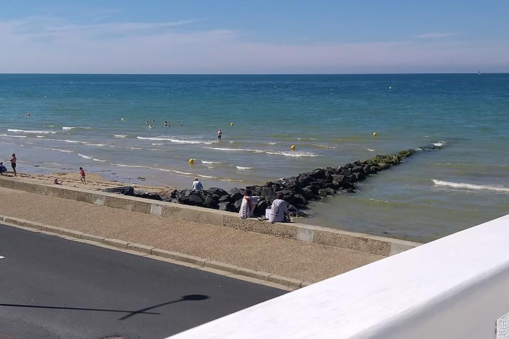 Vue Exceptionnelle En Front De Mer, 8 Personnes Ver-sur-Mer Exterior foto